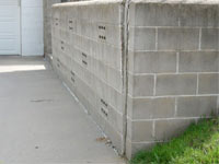 A retaining wall separating from the adjoining walls in Mount Vernon
