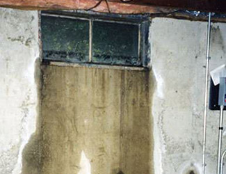 Water pouring out from a basement window in Vincennes